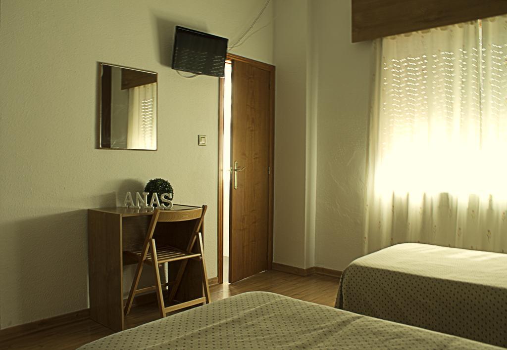 Hostal Anas Mérida Buitenkant foto